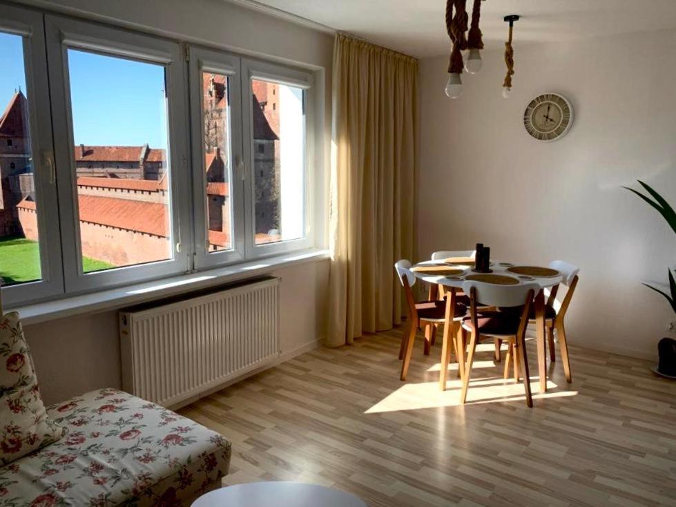 Widok Zamku O Poranku Apartment Malbork Bagian luar foto