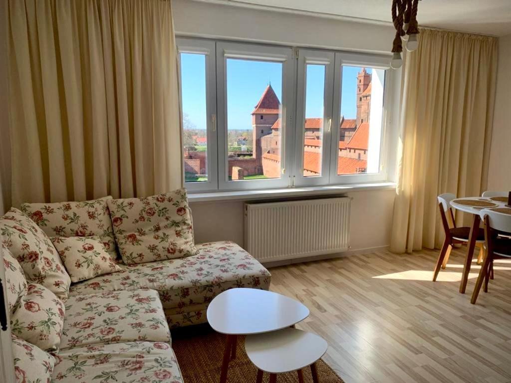 Widok Zamku O Poranku Apartment Malbork Bagian luar foto