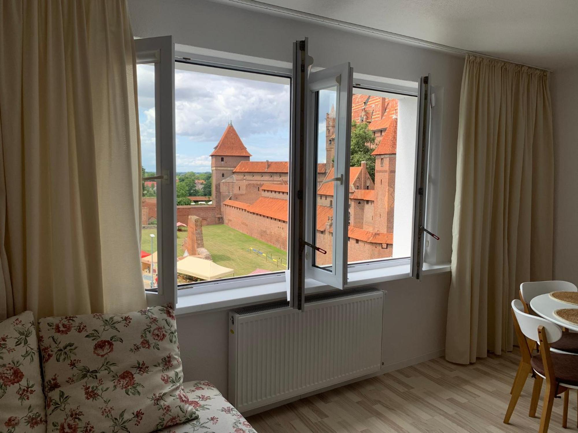 Widok Zamku O Poranku Apartment Malbork Bagian luar foto
